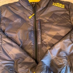 Men’s Under Armour coat. Black subtle geometric Camo print yellow accents
